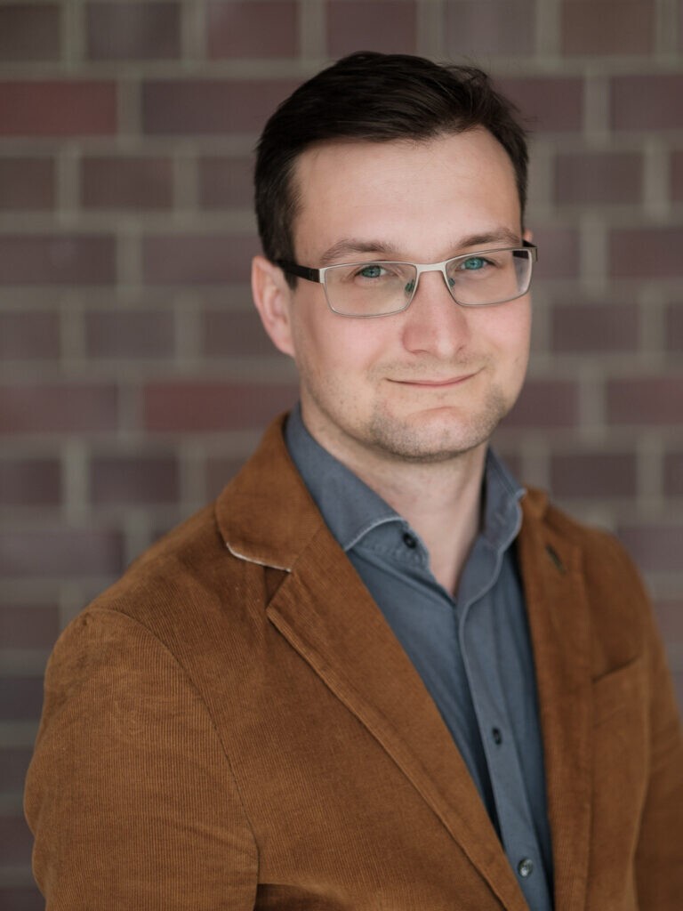 dr Maciej Raś grafika